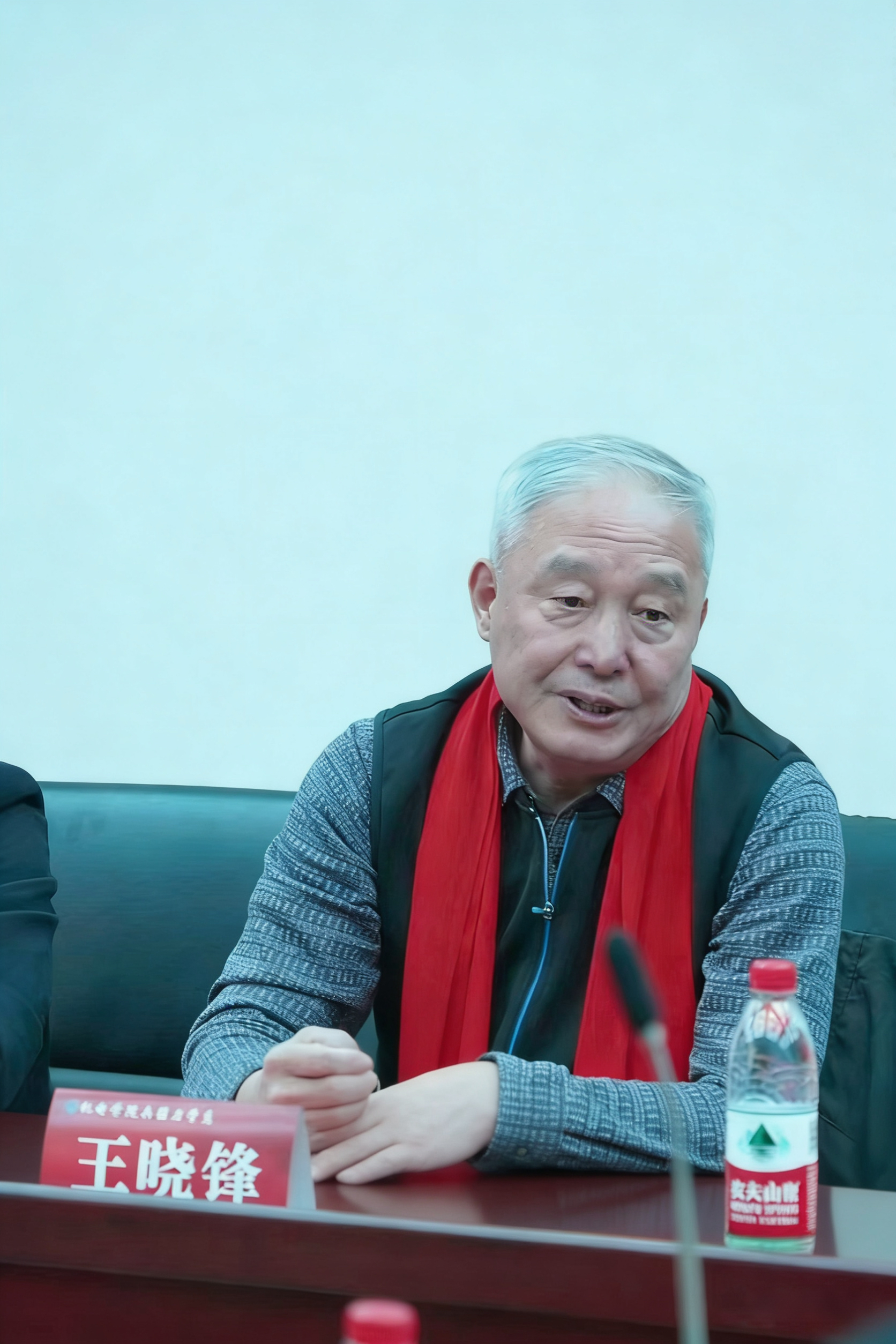 学校领导王晓峰.jpg